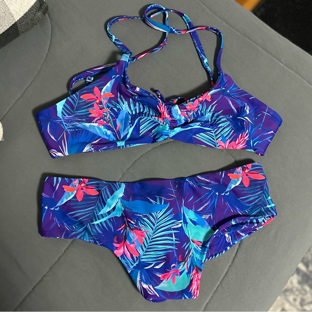 Vacation Mood Fused Hawaii Bathing Suit Set. EUC MED
